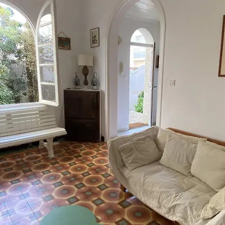 Pieds Dans L'eau Avec Terrasse, 4 Adultes Et 3 Enfants, - Fr-1-750-29 *