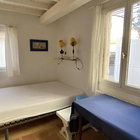 Villa Pieds Dans L'eau Avec Terrasse, 4 Adultes Et 3 Enfants, - Fr-1-750-29 *
