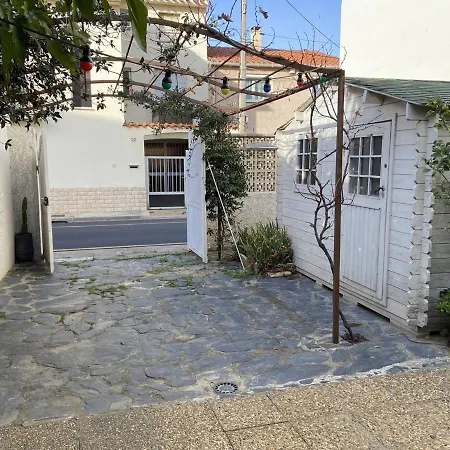 Villa Pieds Dans L'eau Avec Terrasse, 4 Adultes Et 3 Enfants, - Fr-1-750-29